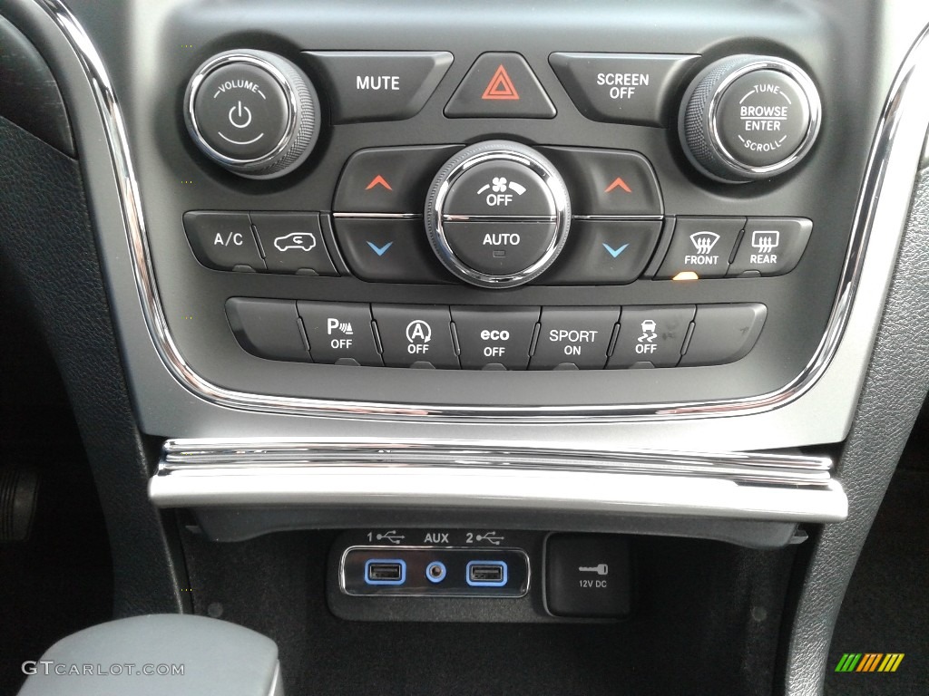2018 Jeep Grand Cherokee Laredo 4x4 Controls Photo #124831714