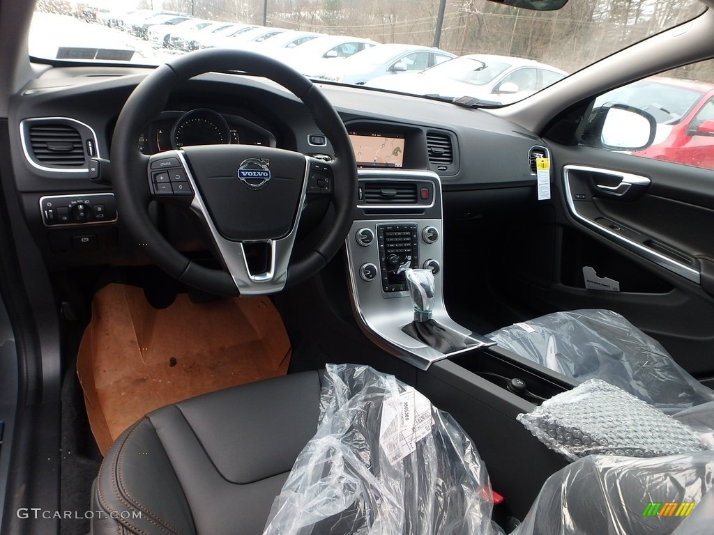 Off Black Interior 2018 Volvo V60 Cross Country T5 AWD Photo #124835281