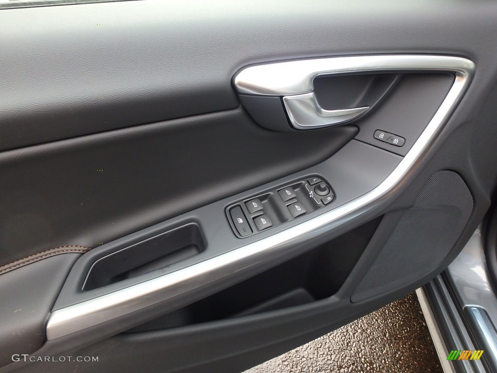 2018 Volvo V60 Cross Country T5 AWD Door Panel Photos