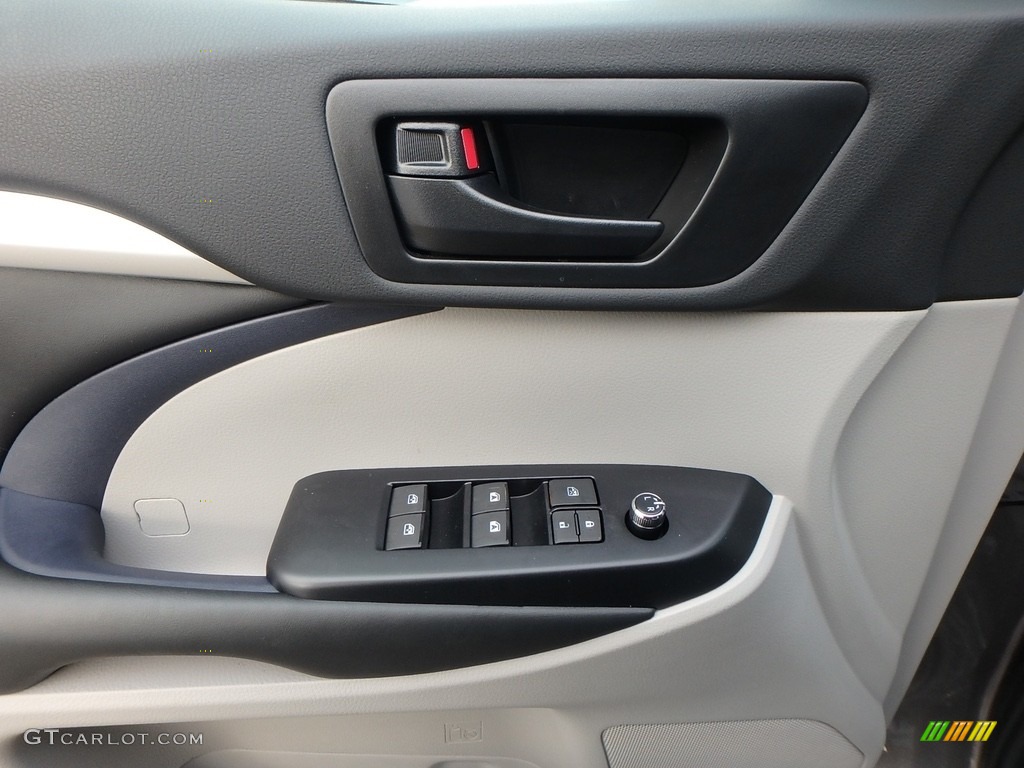 2018 Toyota Highlander LE AWD Controls Photo #124840495