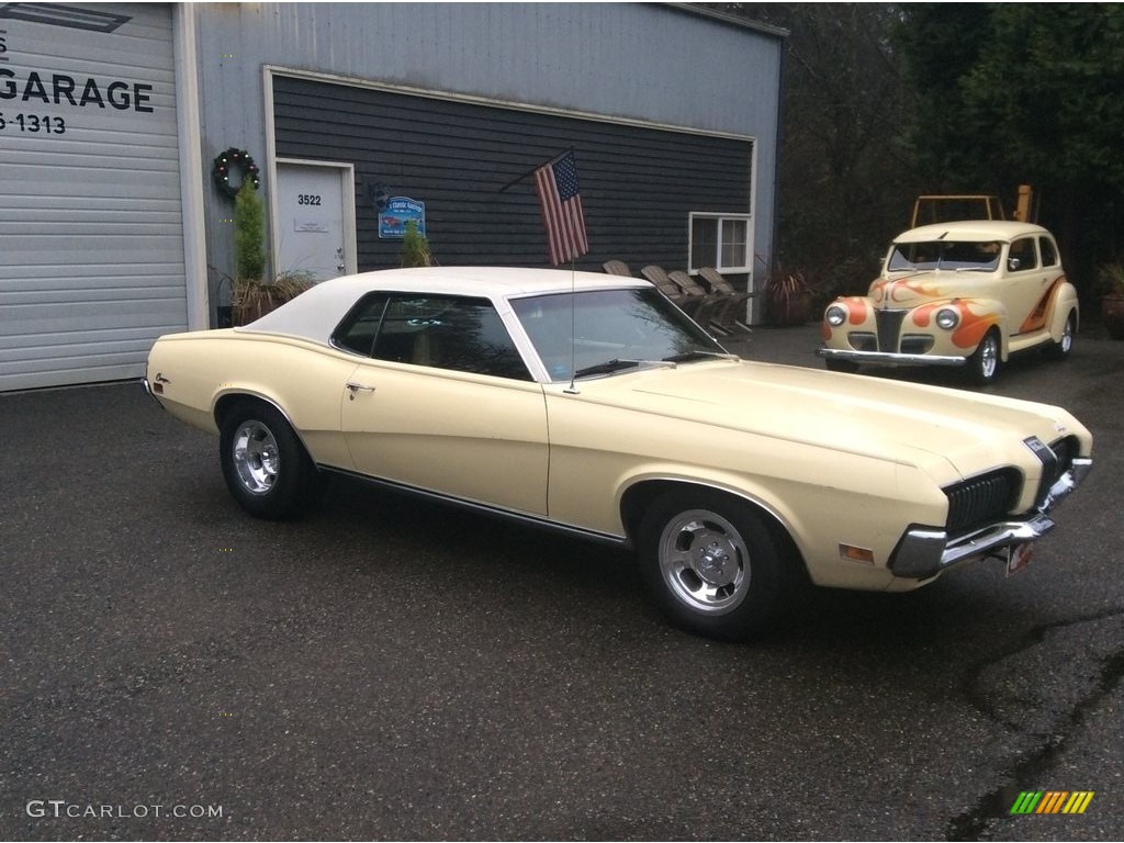 Light Ivy Yellow Metallic 1970 Mercury Cougar Hardtop Exterior Photo #124843513