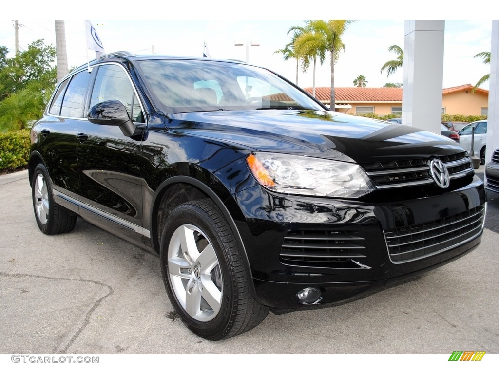 2014 Touareg V6 Lux 4Motion - Black / Cornsilk Beige photo #2