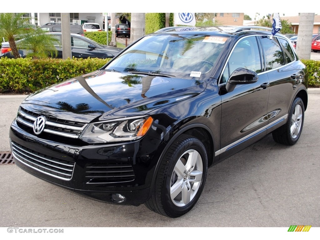 2014 Touareg V6 Lux 4Motion - Black / Cornsilk Beige photo #4