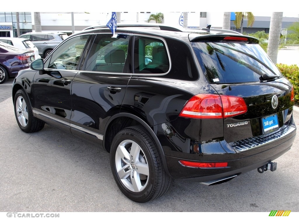 2014 Touareg V6 Lux 4Motion - Black / Cornsilk Beige photo #6