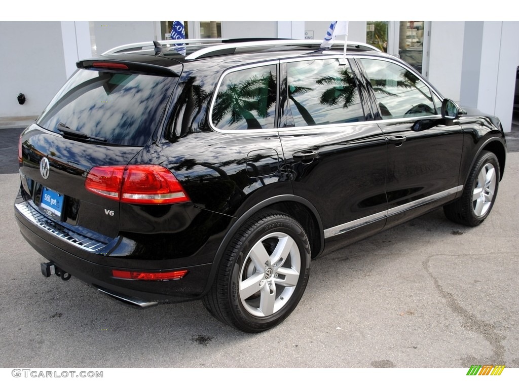 2014 Touareg V6 Lux 4Motion - Black / Cornsilk Beige photo #9