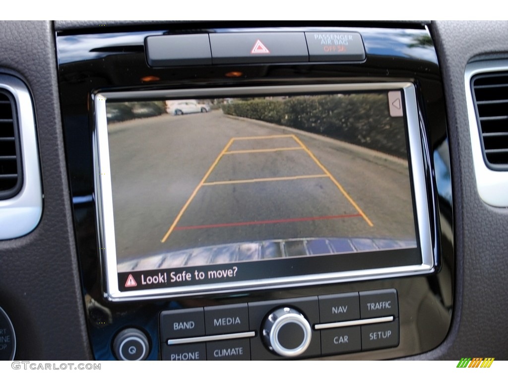 2014 Touareg V6 Lux 4Motion - Black / Cornsilk Beige photo #16