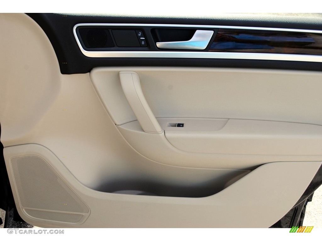 2014 Touareg V6 Lux 4Motion - Black / Cornsilk Beige photo #19