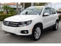 Candy White - Tiguan SE Photo No. 5