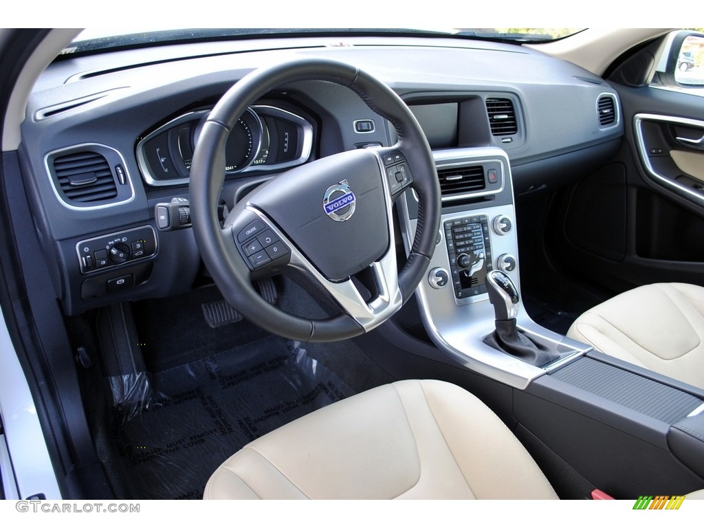 Soft Beige/Off-Black Interior 2017 Volvo V60 T5 Photo #124846527