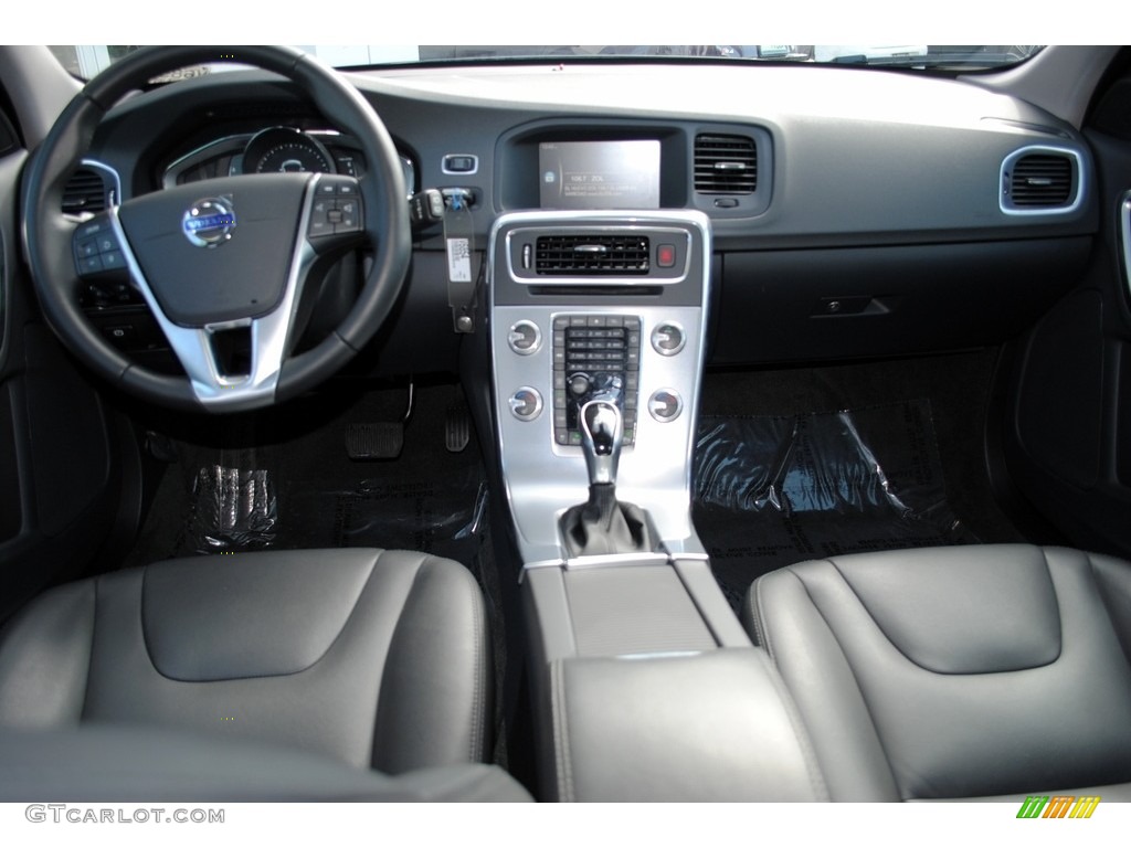 2017 Volvo V60 T5 Front Seat Photo #124848030