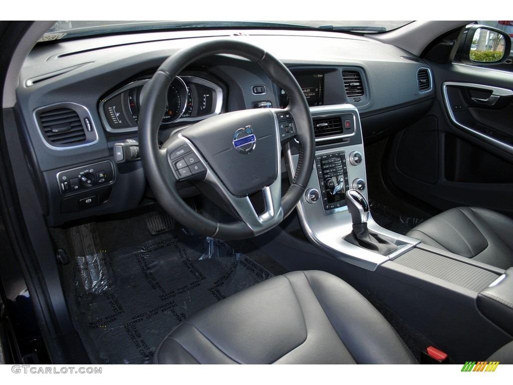 Off Black Interior 2017 Volvo V60 T5 Photo #124848126