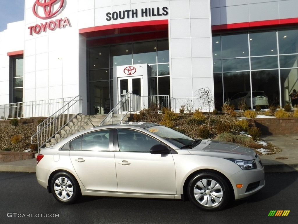 2014 Cruze LS - Champagne Silver Metallic / Jet Black/Medium Titanium photo #2