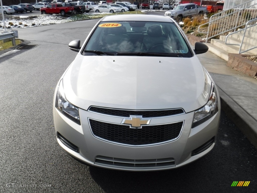 2014 Cruze LS - Champagne Silver Metallic / Jet Black/Medium Titanium photo #4