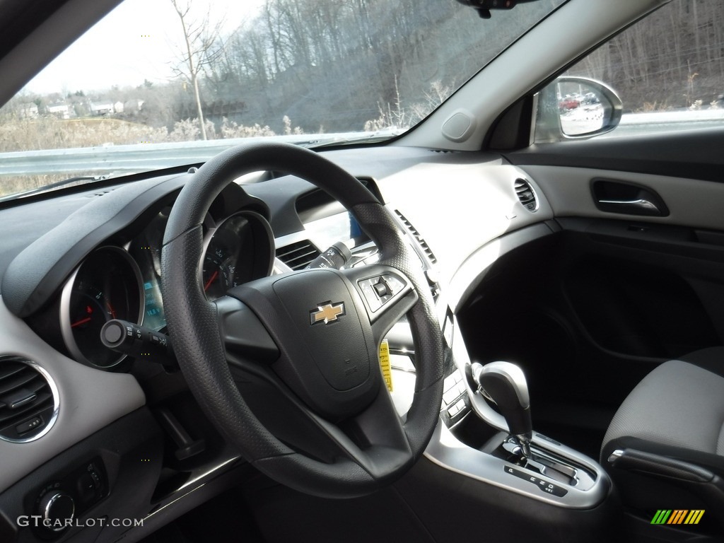 2014 Cruze LS - Champagne Silver Metallic / Jet Black/Medium Titanium photo #10