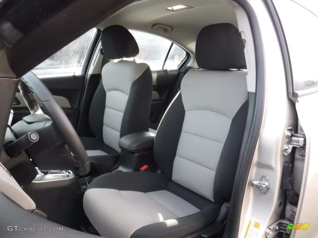 2014 Cruze LS - Champagne Silver Metallic / Jet Black/Medium Titanium photo #11