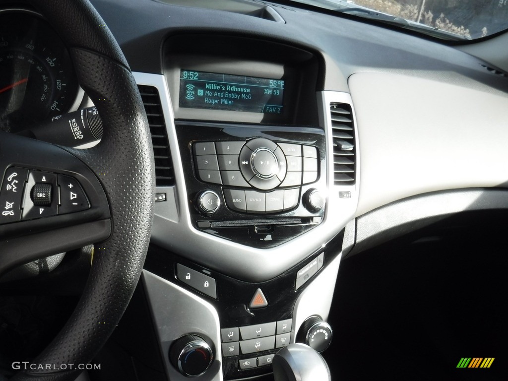 2014 Cruze LS - Champagne Silver Metallic / Jet Black/Medium Titanium photo #14