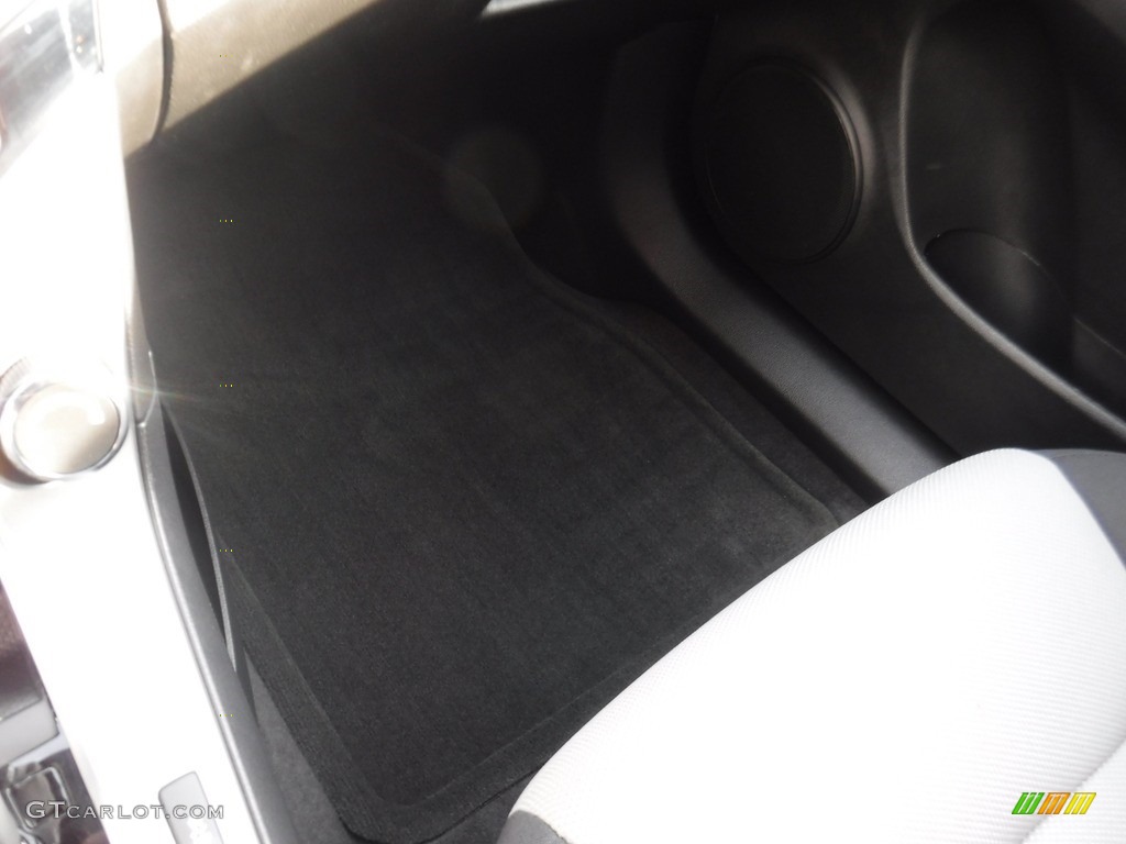 2014 Cruze LS - Champagne Silver Metallic / Jet Black/Medium Titanium photo #20