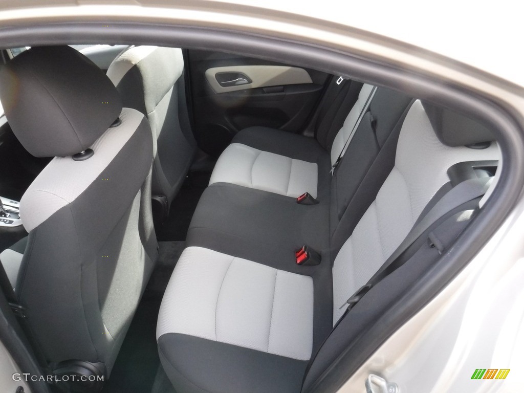 2014 Cruze LS - Champagne Silver Metallic / Jet Black/Medium Titanium photo #22