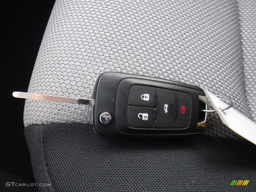 2014 Cruze LS - Champagne Silver Metallic / Jet Black/Medium Titanium photo #23