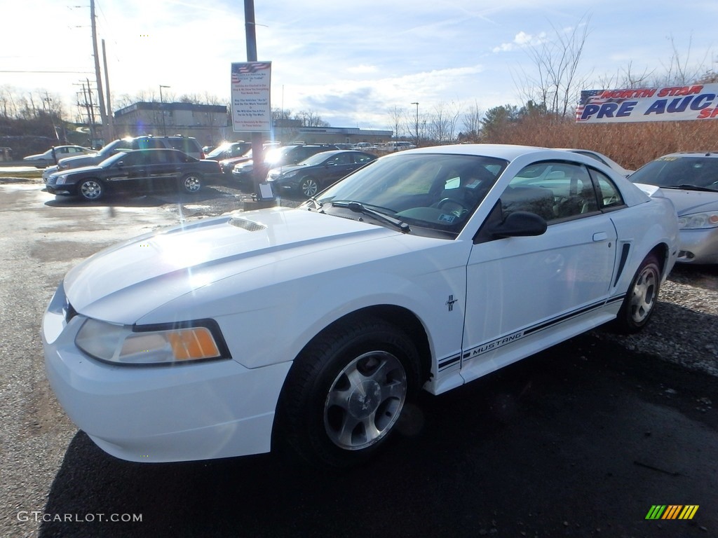 2000 Mustang V6 Coupe - Crystal White / Dark Charcoal photo #1