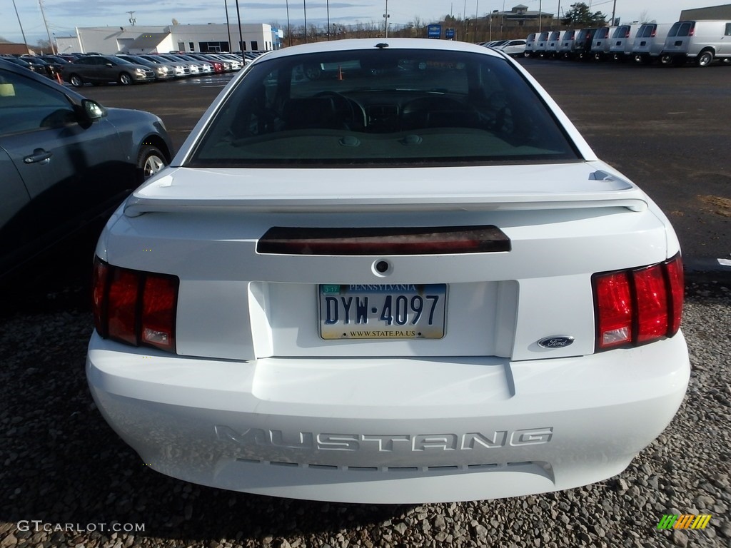 2000 Mustang V6 Coupe - Crystal White / Dark Charcoal photo #3