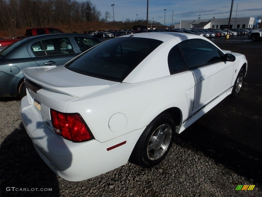 2000 Mustang V6 Coupe - Crystal White / Dark Charcoal photo #4