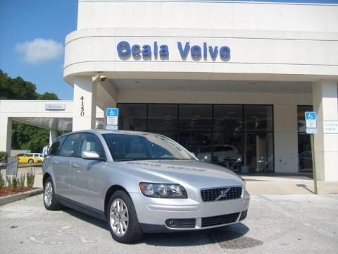 2006 Volvo V50 T5 Data, Info and Specs