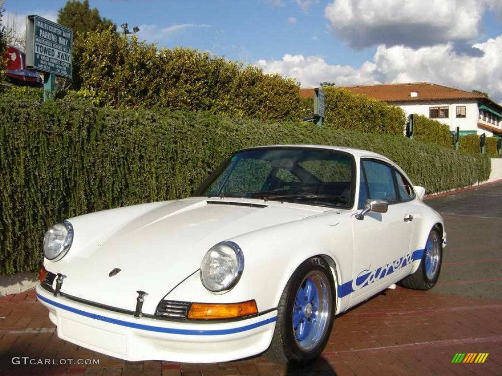 White/Blue Porsche 911