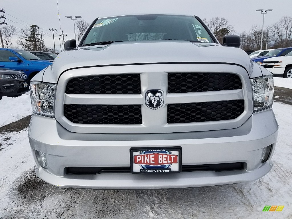 2018 1500 Express Quad Cab 4x4 - Bright Silver Metallic / Black/Diesel Gray photo #2