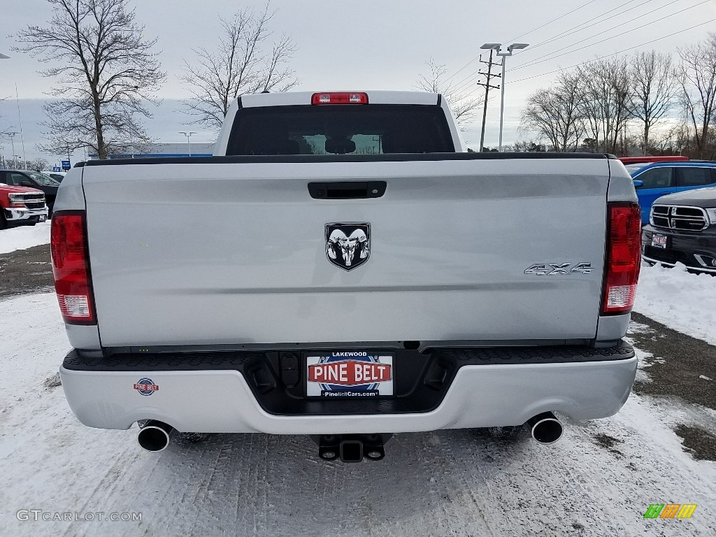 2018 1500 Express Quad Cab 4x4 - Bright Silver Metallic / Black/Diesel Gray photo #5