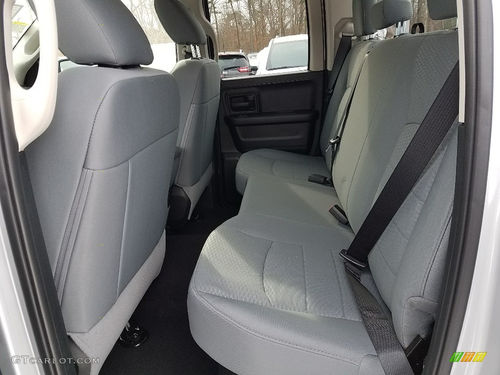 2018 1500 Express Quad Cab 4x4 - Bright Silver Metallic / Black/Diesel Gray photo #6