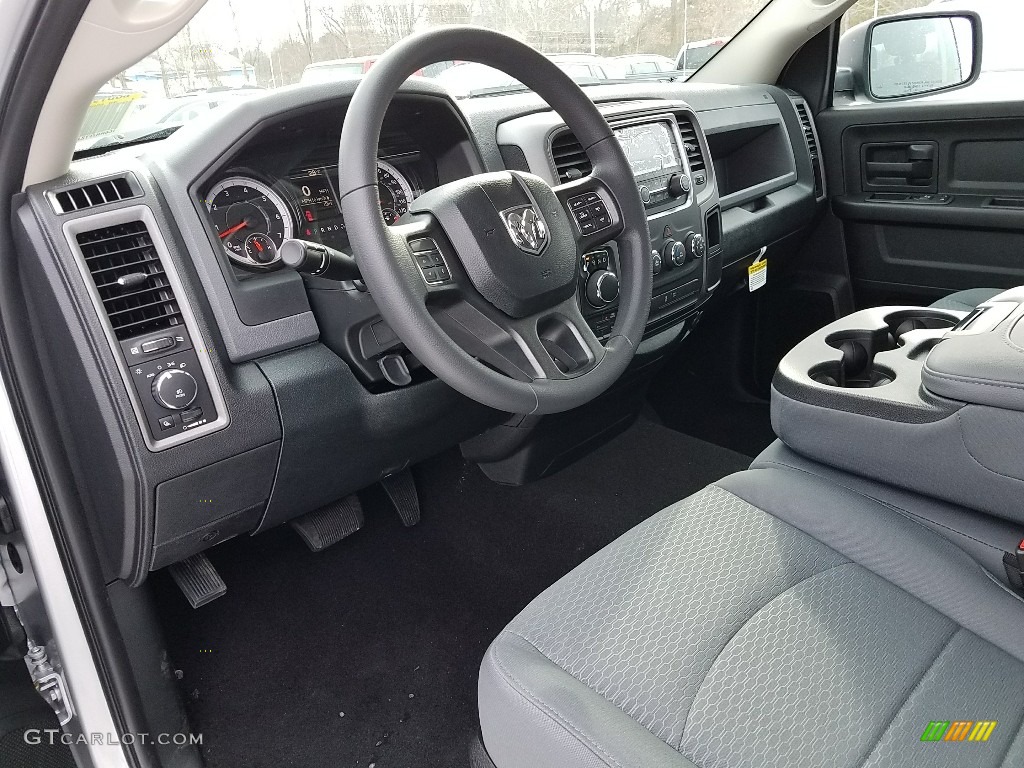 2018 1500 Express Quad Cab 4x4 - Bright Silver Metallic / Black/Diesel Gray photo #7