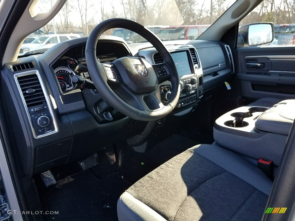 2018 1500 Big Horn Crew Cab 4x4 - Bright Silver Metallic / Black/Diesel Gray photo #7