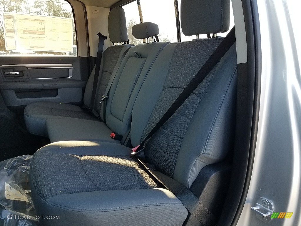 2018 1500 Big Horn Crew Cab 4x4 - Bright Silver Metallic / Black/Diesel Gray photo #6