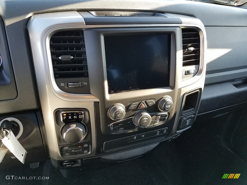 2018 1500 Big Horn Crew Cab 4x4 - Bright Silver Metallic / Black/Diesel Gray photo #10