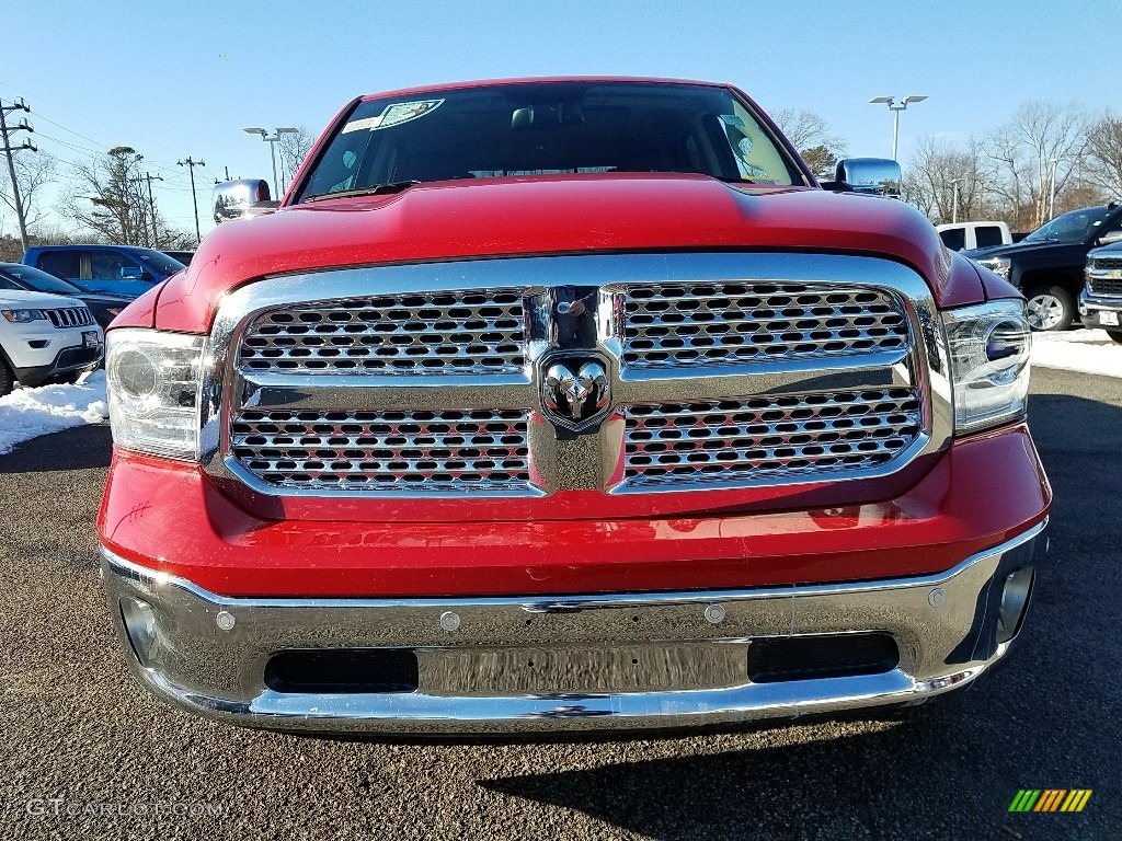 2018 1500 Laramie Crew Cab 4x4 - Flame Red / Black photo #2