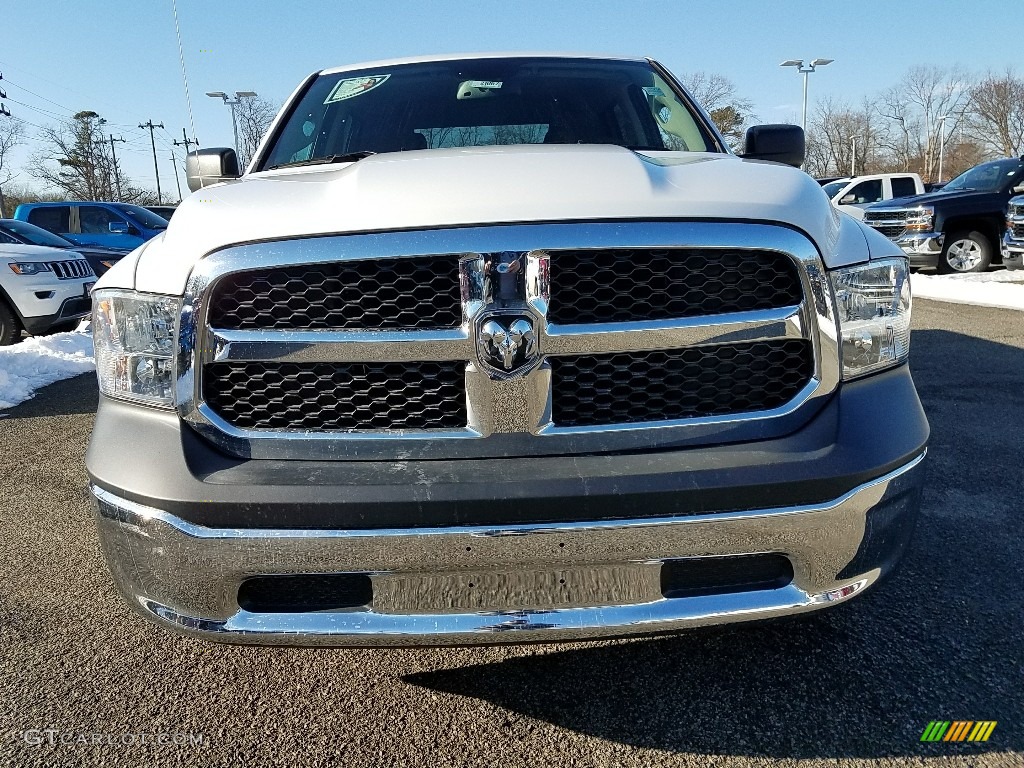 2018 1500 Express Crew Cab 4x4 - Bright White / Black/Diesel Gray photo #2