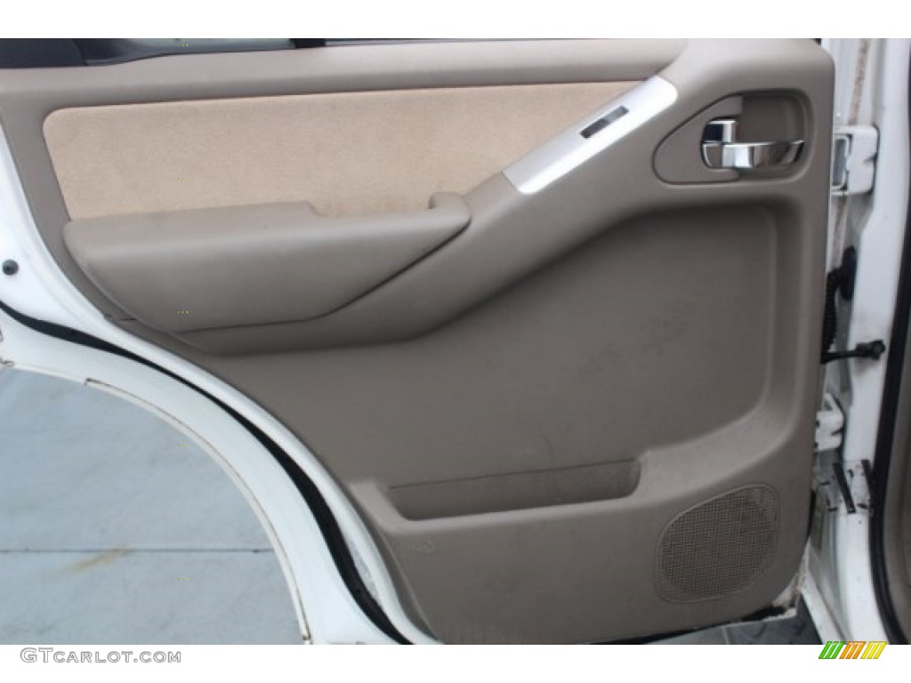 2011 Pathfinder SV - Avalanche White / Cafe Latte photo #25