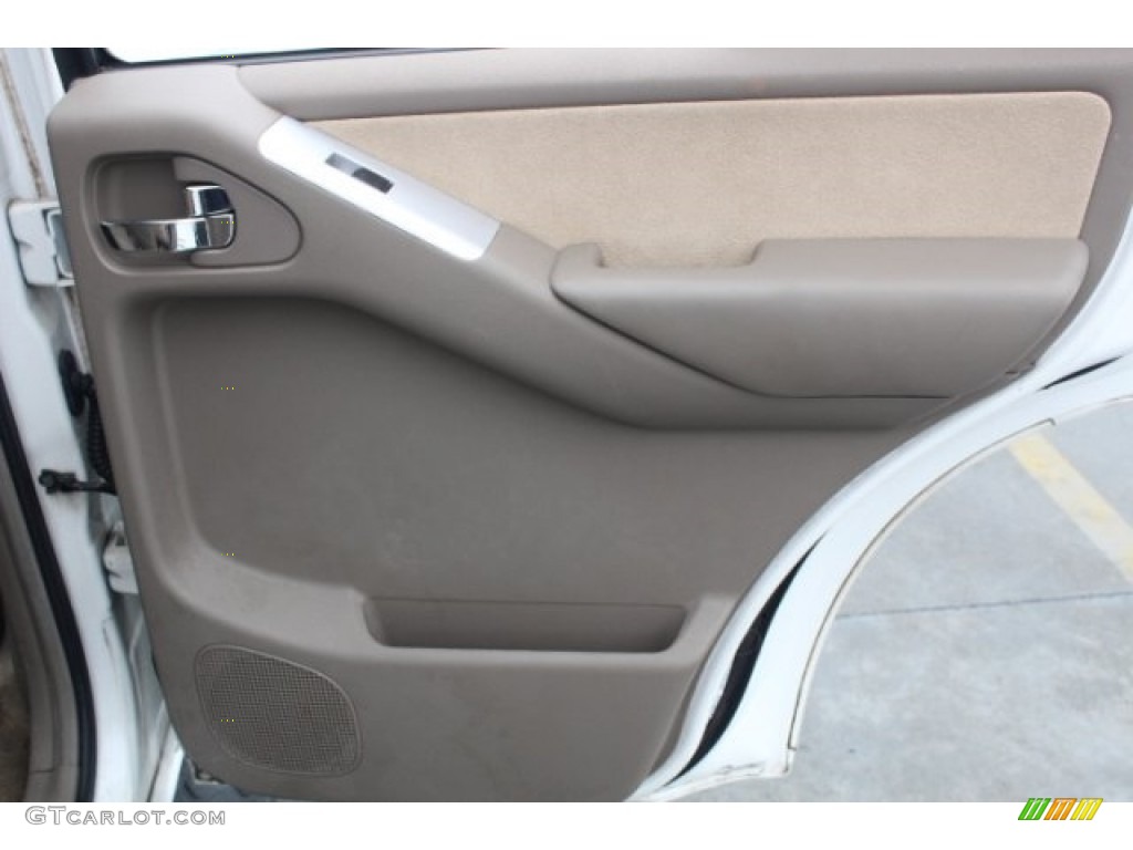 2011 Pathfinder SV - Avalanche White / Cafe Latte photo #30