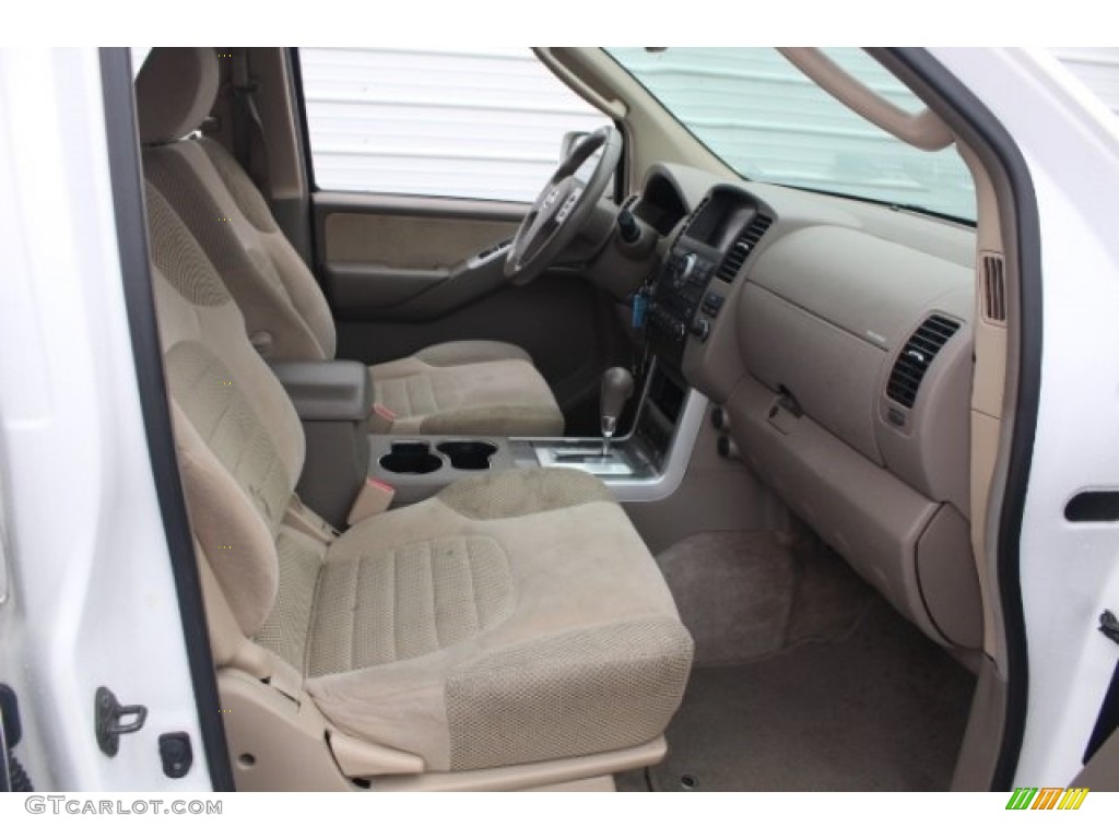 2011 Pathfinder SV - Avalanche White / Cafe Latte photo #34