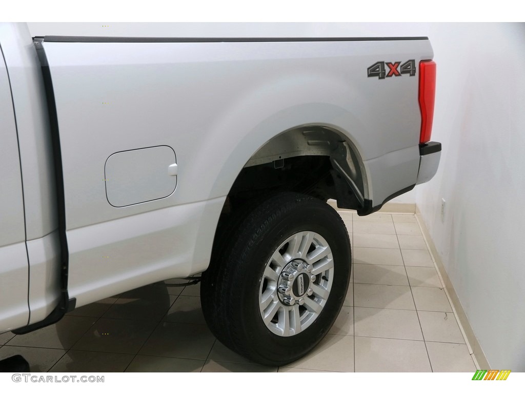 2017 F350 Super Duty XL Crew Cab 4x4 - Ingot Silver / Medium Earth Gray photo #4