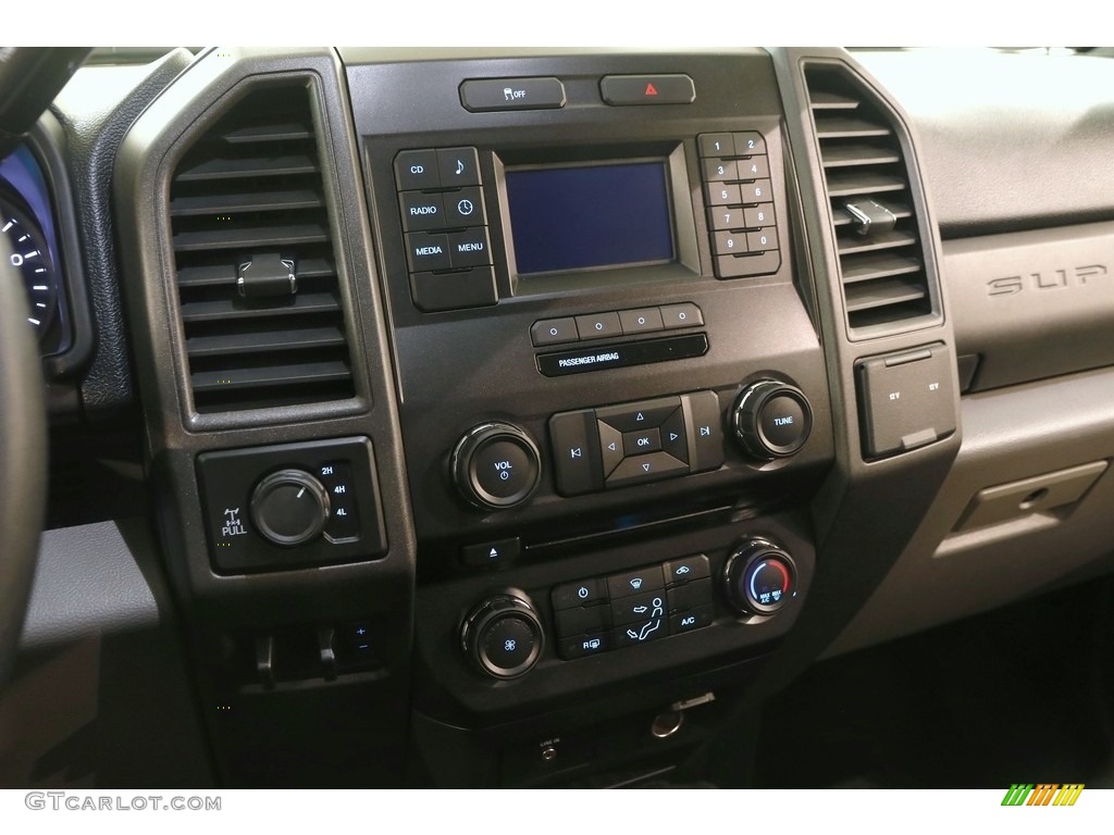 2017 F350 Super Duty XL Crew Cab 4x4 - Ingot Silver / Medium Earth Gray photo #13