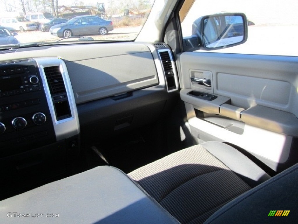 2011 Ram 1500 SLT Quad Cab - Bright White / Dark Slate Gray/Medium Graystone photo #14