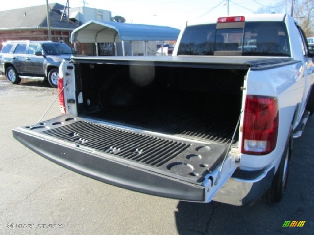 2011 Ram 1500 SLT Quad Cab - Bright White / Dark Slate Gray/Medium Graystone photo #20