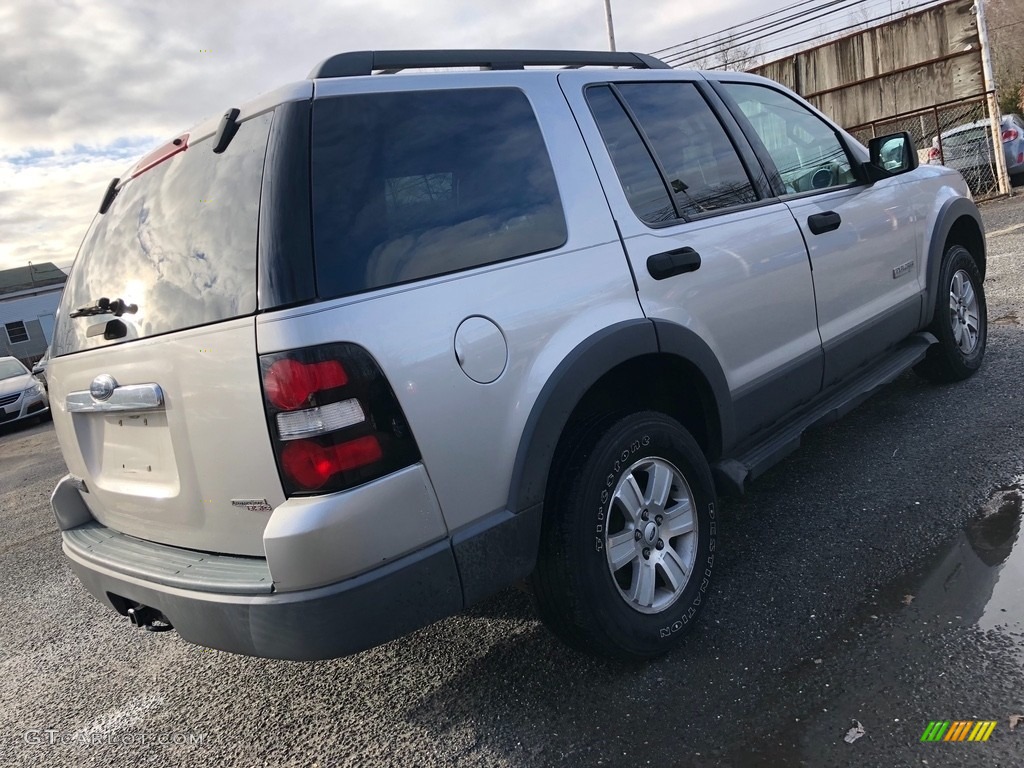 2006 Explorer XLT 4x4 - Silver Birch Metallic / Stone photo #7