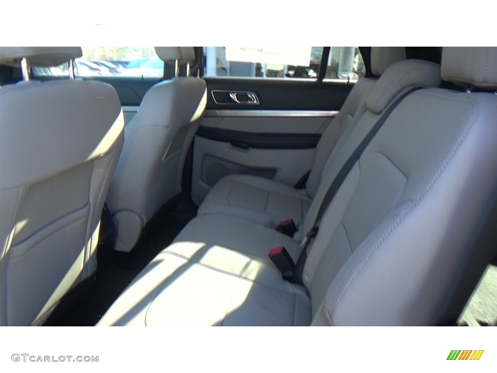 2018 Explorer XLT 4WD - White Platinum / Medium Stone photo #19