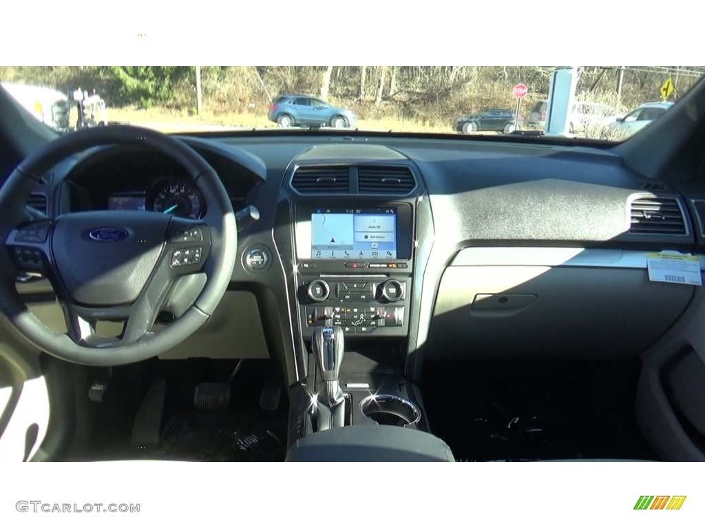 2018 Explorer XLT 4WD - White Platinum / Medium Stone photo #20