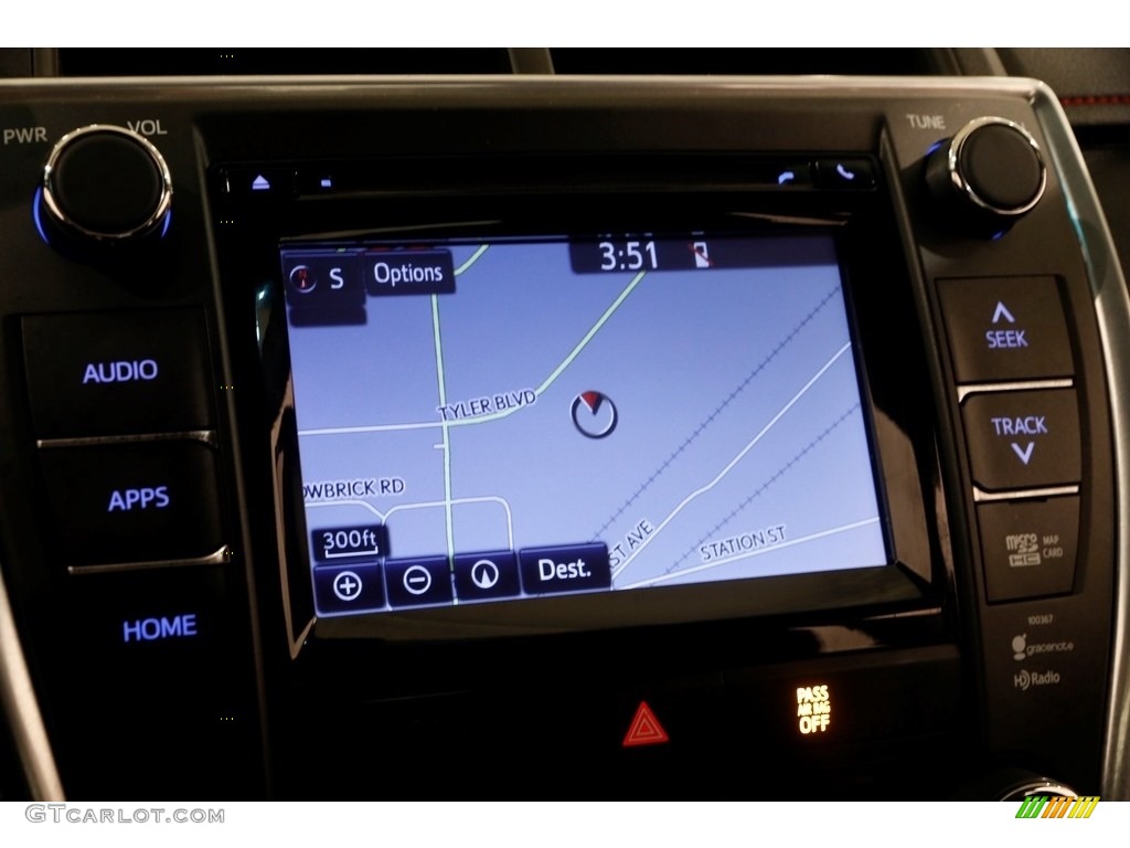2015 Toyota Camry SE Navigation Photos