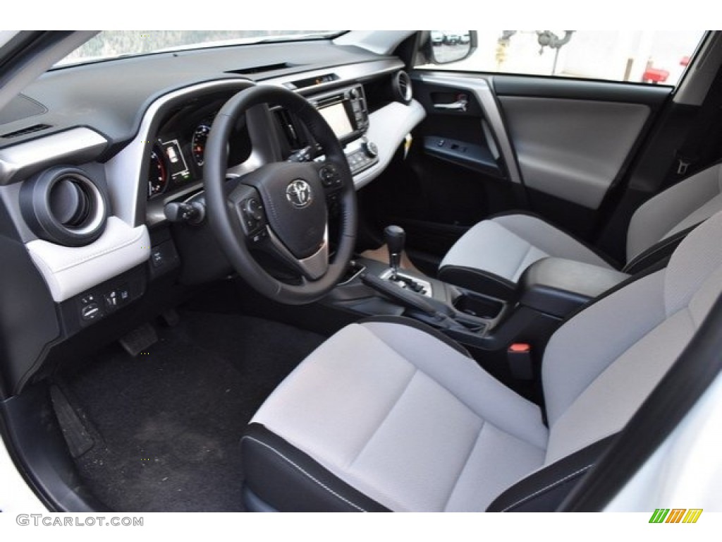 2018 RAV4 XLE AWD - Super White / Ash photo #5