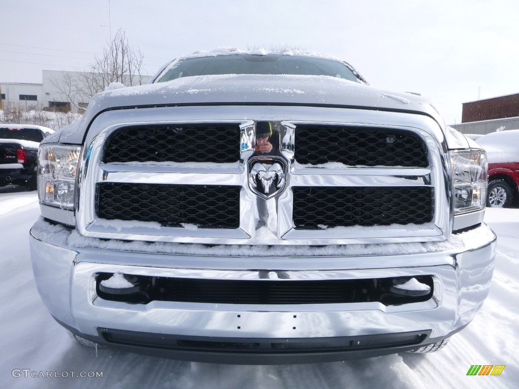 2018 3500 Tradesman Crew Cab 4x4 Dual Rear Wheel - Bright Silver Metallic / Black/Diesel Gray photo #11